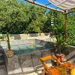 Apt 1-7 Ppl, Starlink, Mini-Pool & Terrace