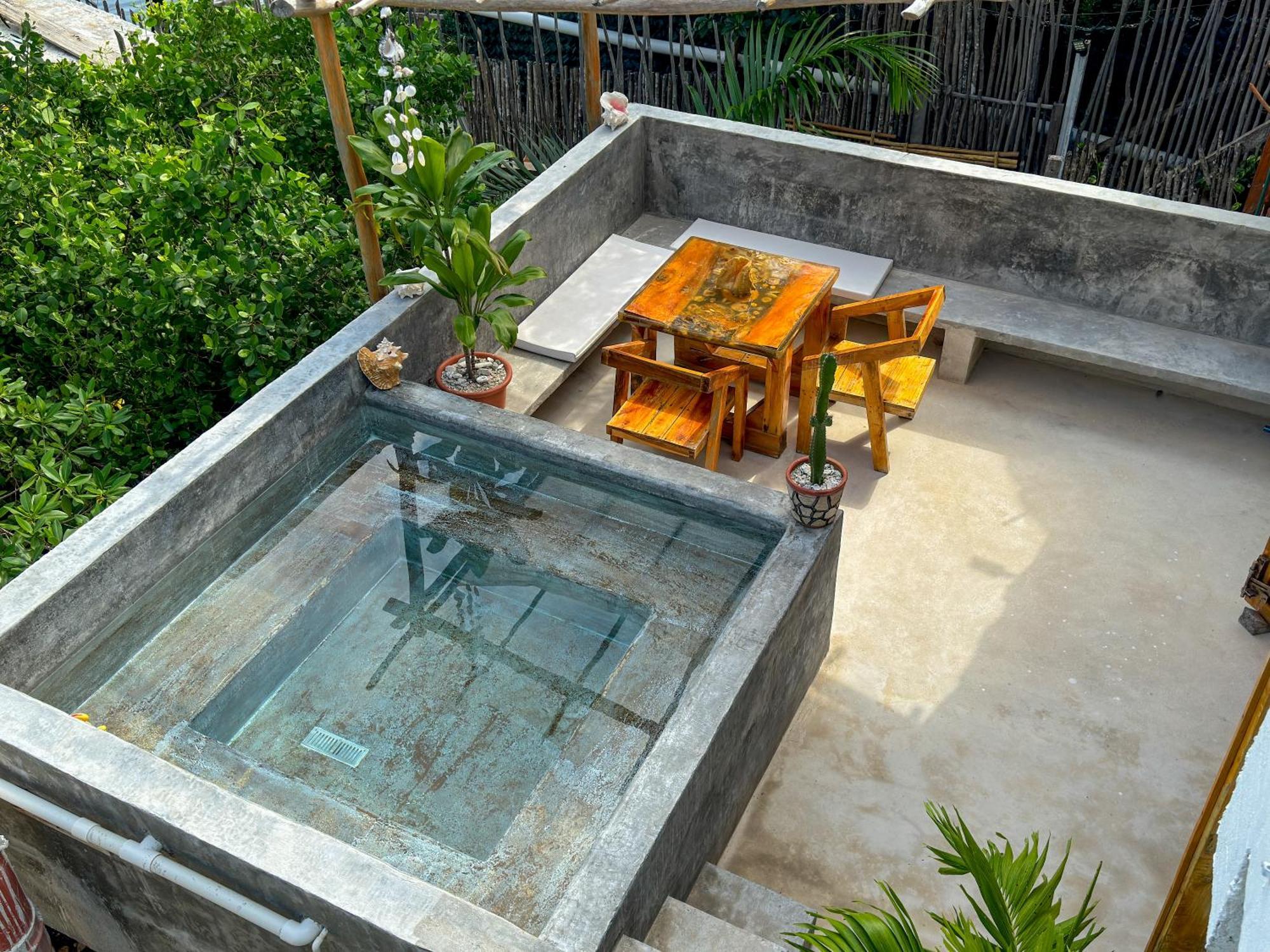 1-7 Ppl, Starlink, Mini-pool & Terrace *